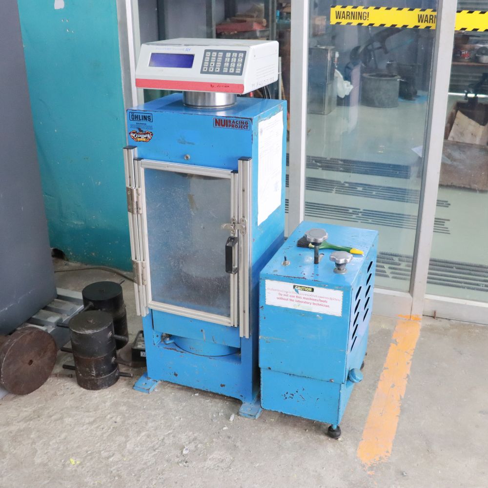 เครื่องทดสอบคอนกรีต ขนาด 2,000 kN แสดงผลแบบดิจิตอล