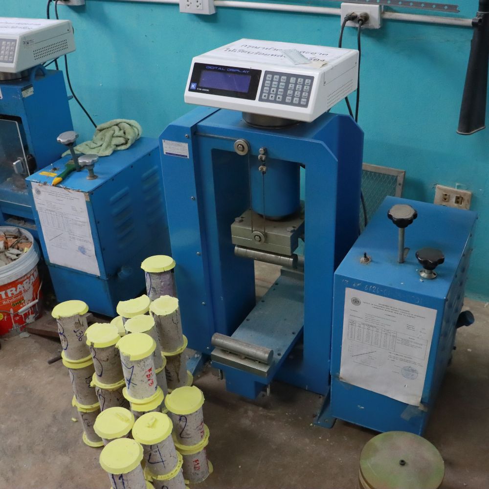 เครื่องทดสอบคานคอนกรีต ขนาด 300 kN